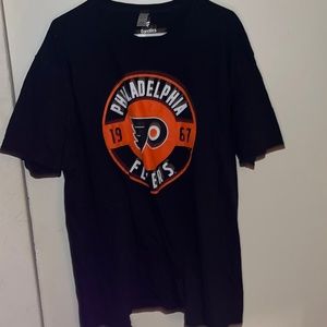 Mens Size 2X Philadelphia Flyers T-shirt.